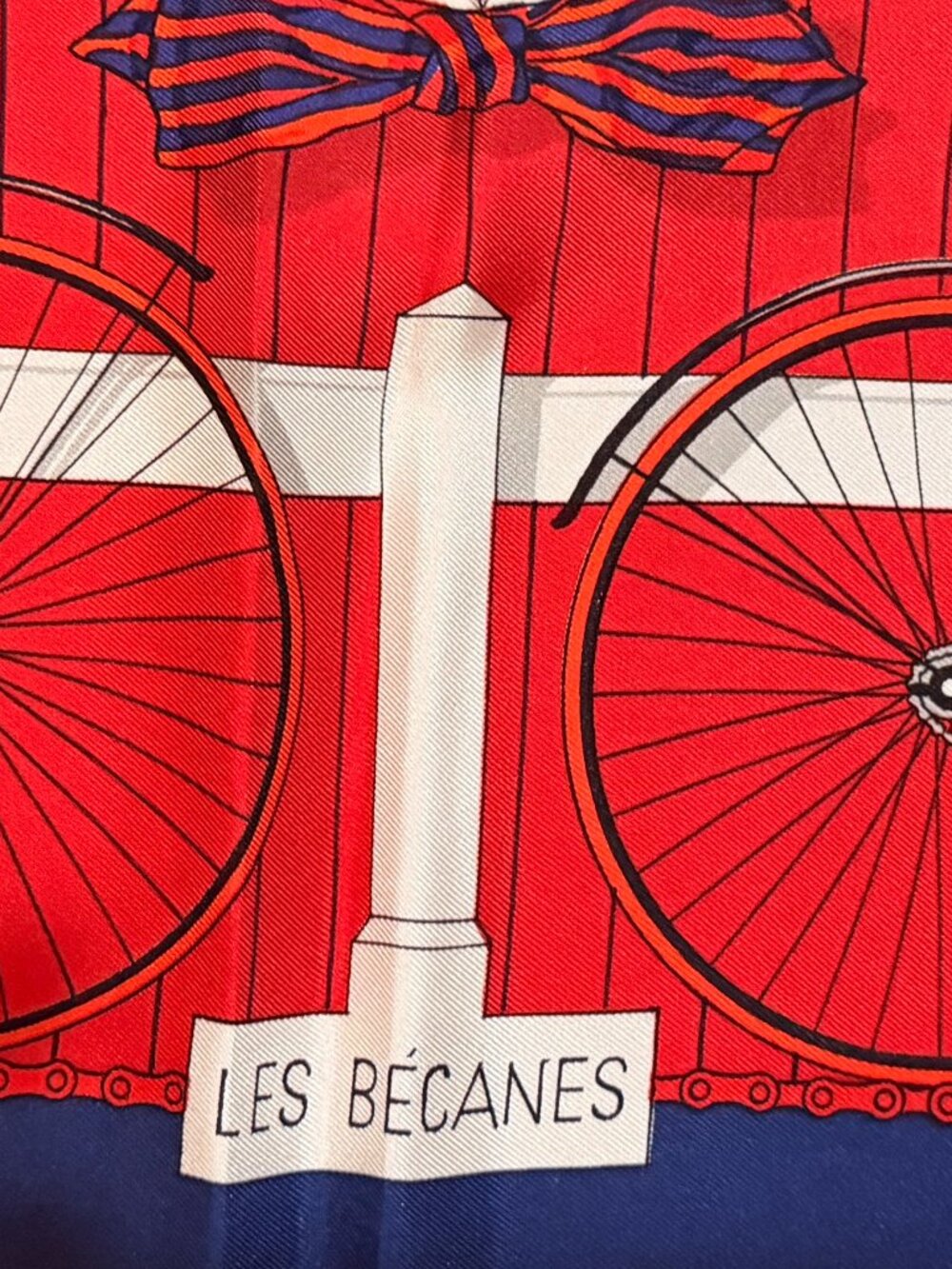 HERMES "LES BÈCANES" SILK SCARF - RARE 50y VINTAGE SCARF, from 1974, PRISTINE! - Picture 3 of 7